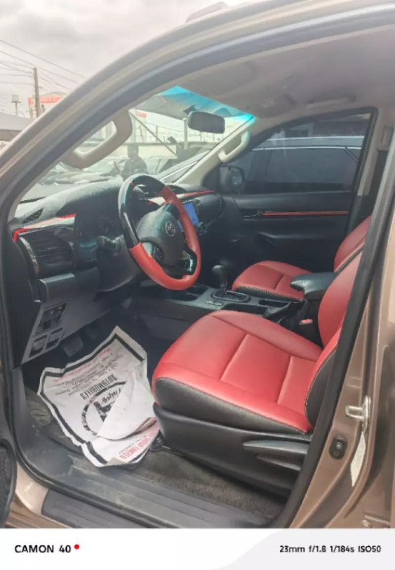 Toyota Hilux   - 2020