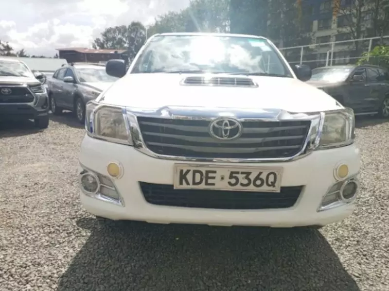 Toyota Hilux   - 2014