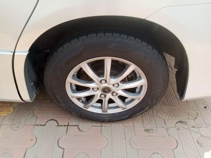 Toyota Noah   - 2011