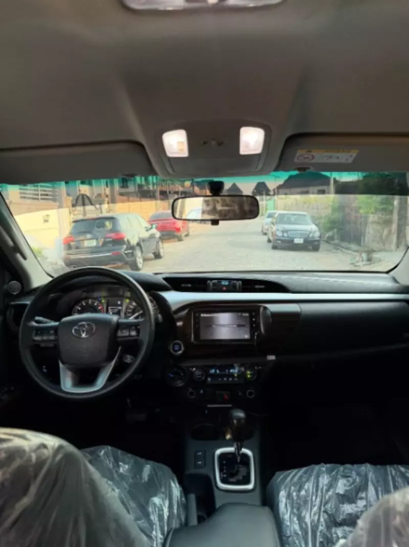 Toyota Hilux   - 2025