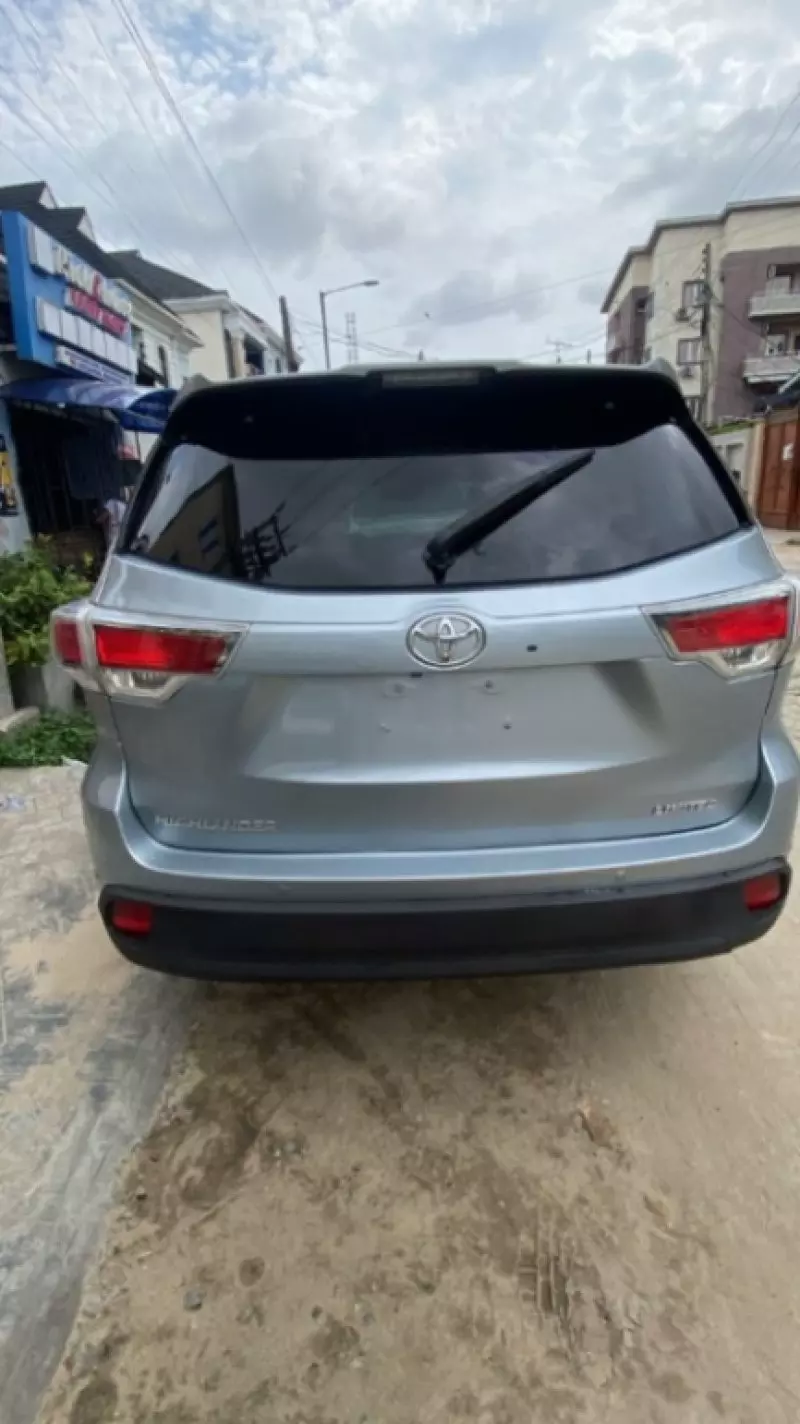 Toyota Highlander   - 2015