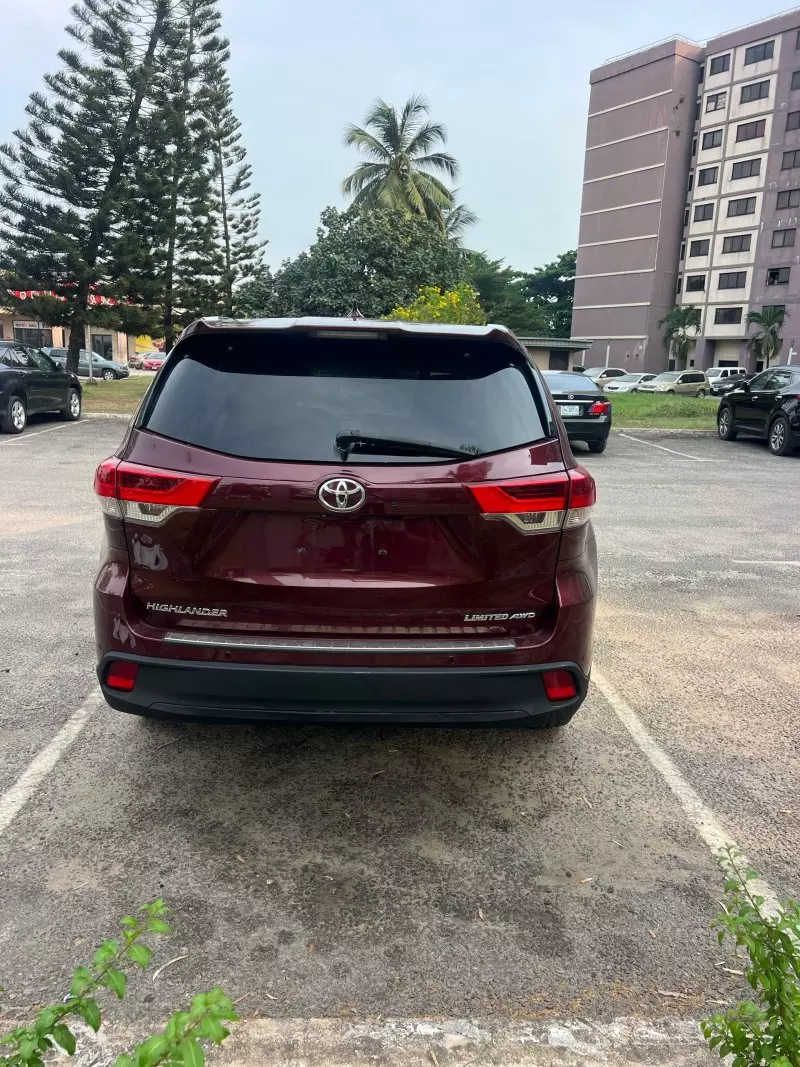 Toyota Highlander   - 2016