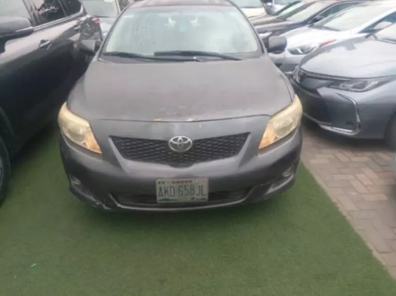 Toyota Corolla   - 2010