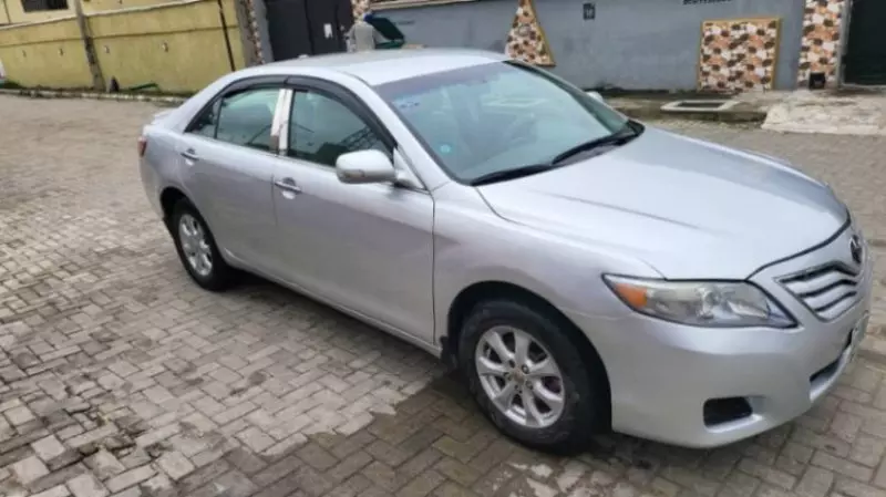 Toyota Camry   - 2010