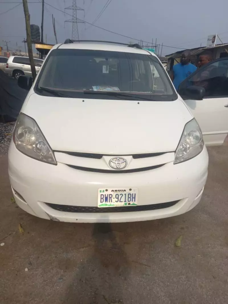Toyota Sienna   - 2008