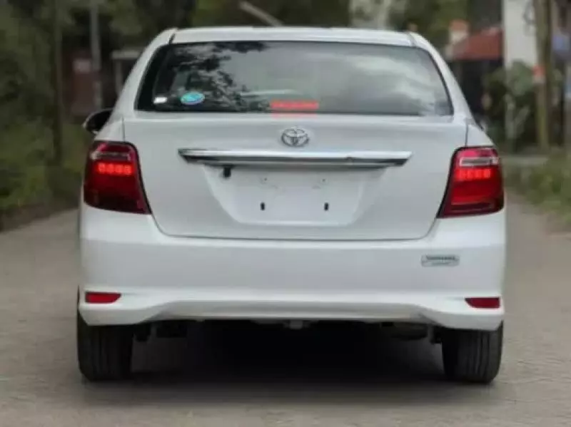 Toyota Axio    -
