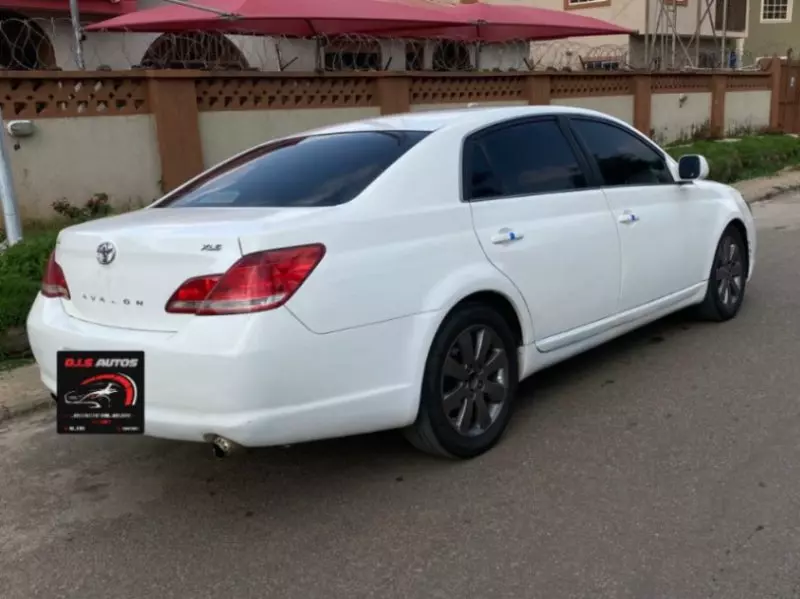 Toyota Avalon   - 2006