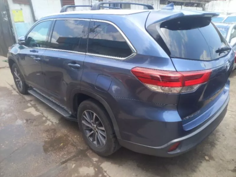 Toyota Highlander   - 2017