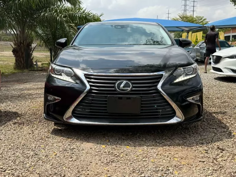 Lexus ES   - 2017