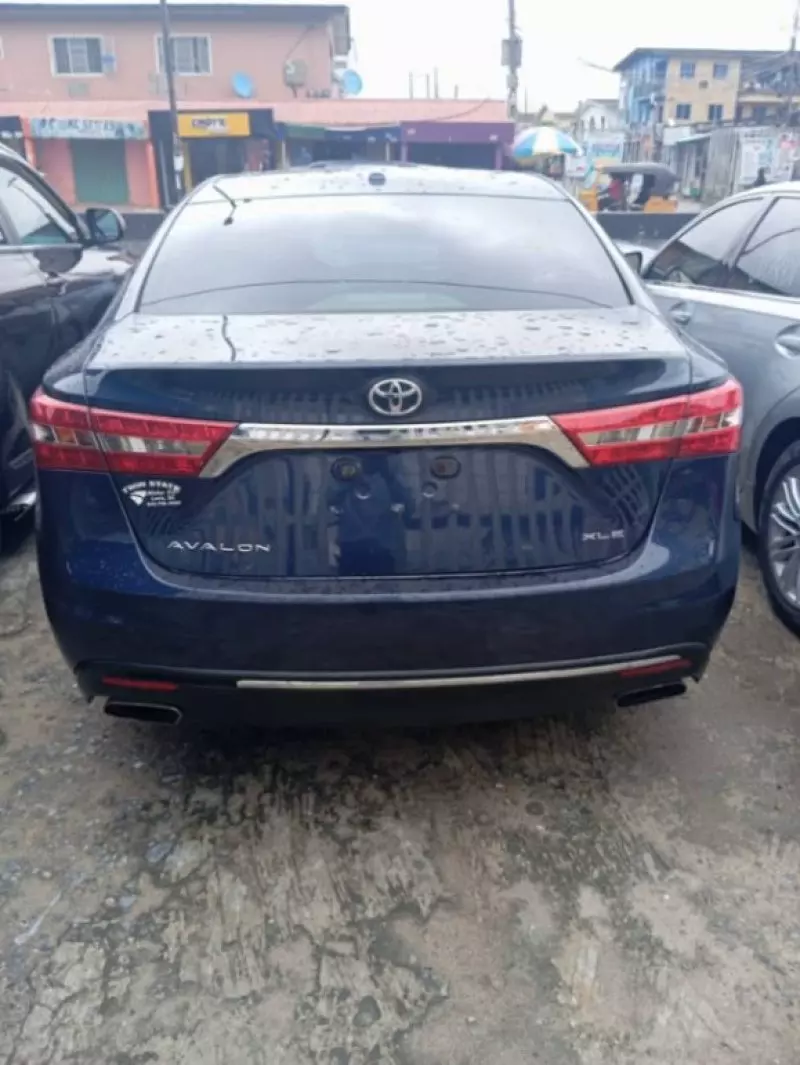 Toyota Avalon   - 2016
