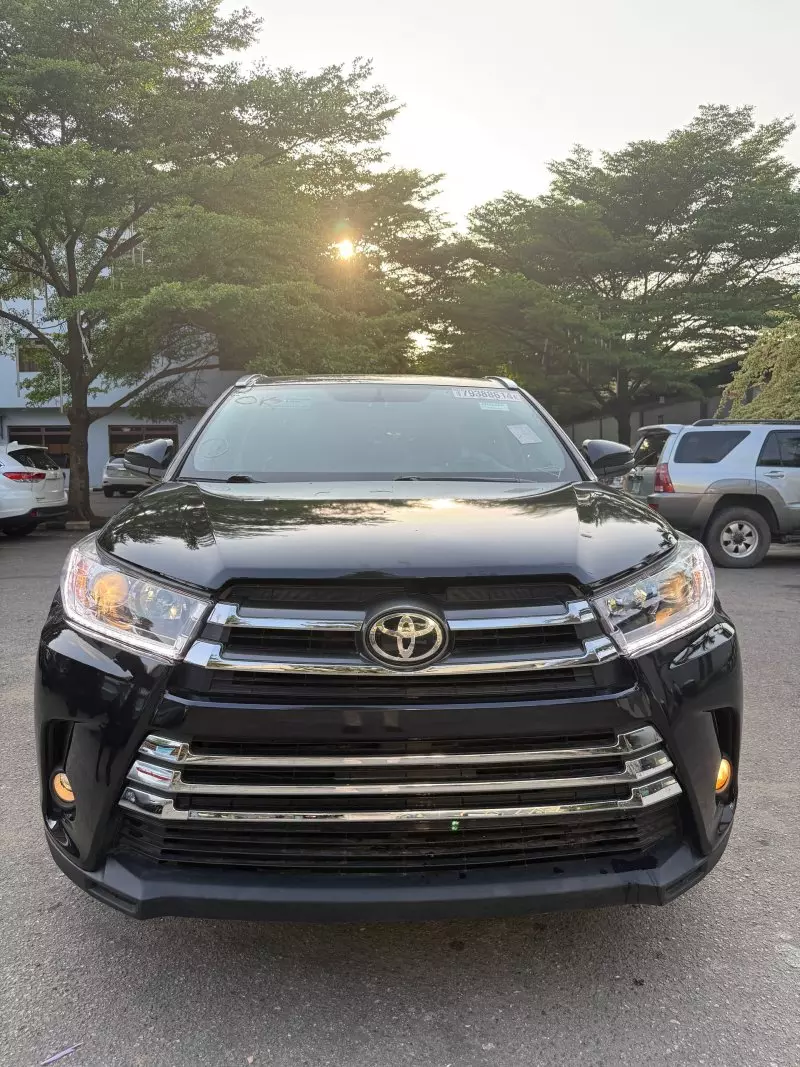 Toyota Highlander   - 2014