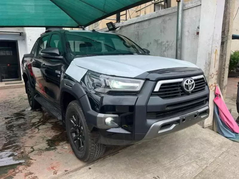 Toyota Hilux   - 2025