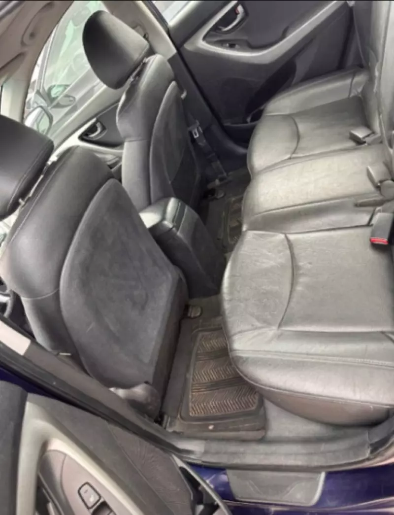 Hyundai Elantra   - 2011