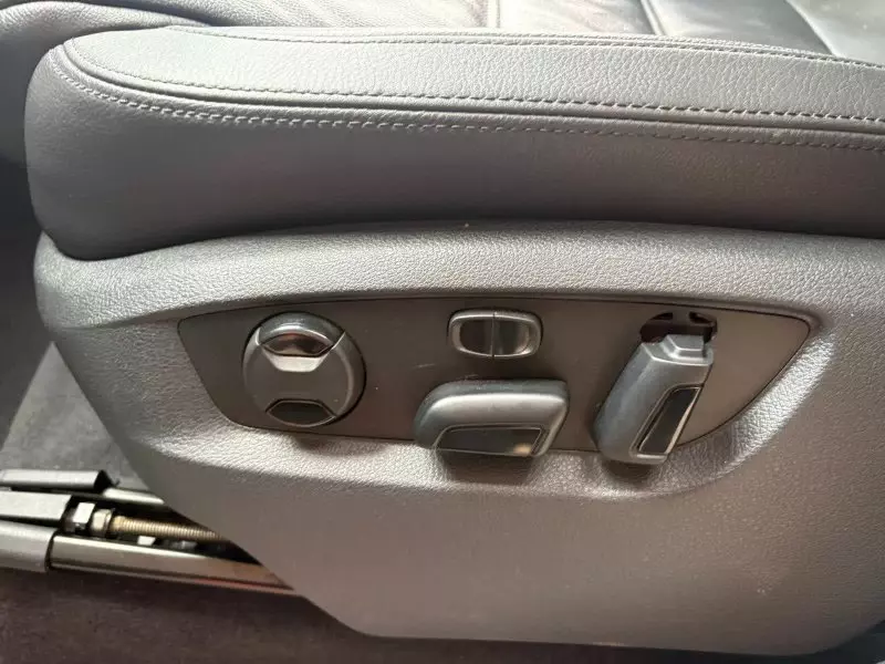 Volkswagen Touareg   - 2016