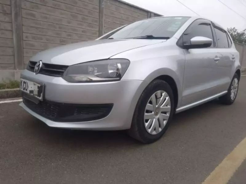 VOLKSWAGEN polo sedadan trend  ba ess   - 2012