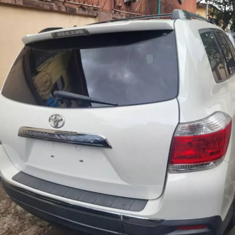 Toyota Highlander   - 2012