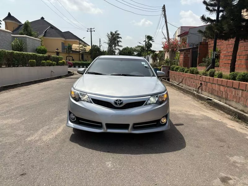 Toyota Camry   - 2012