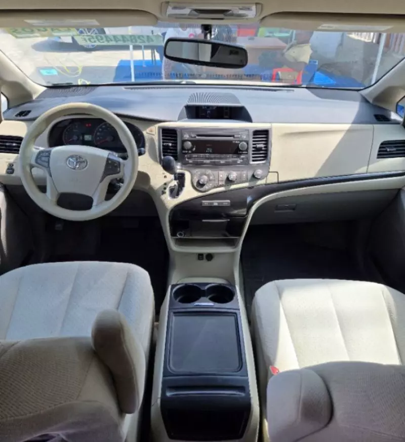 Toyota Sienna   - 2006