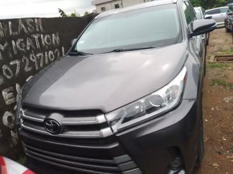 Toyota Highlander   - 2016
