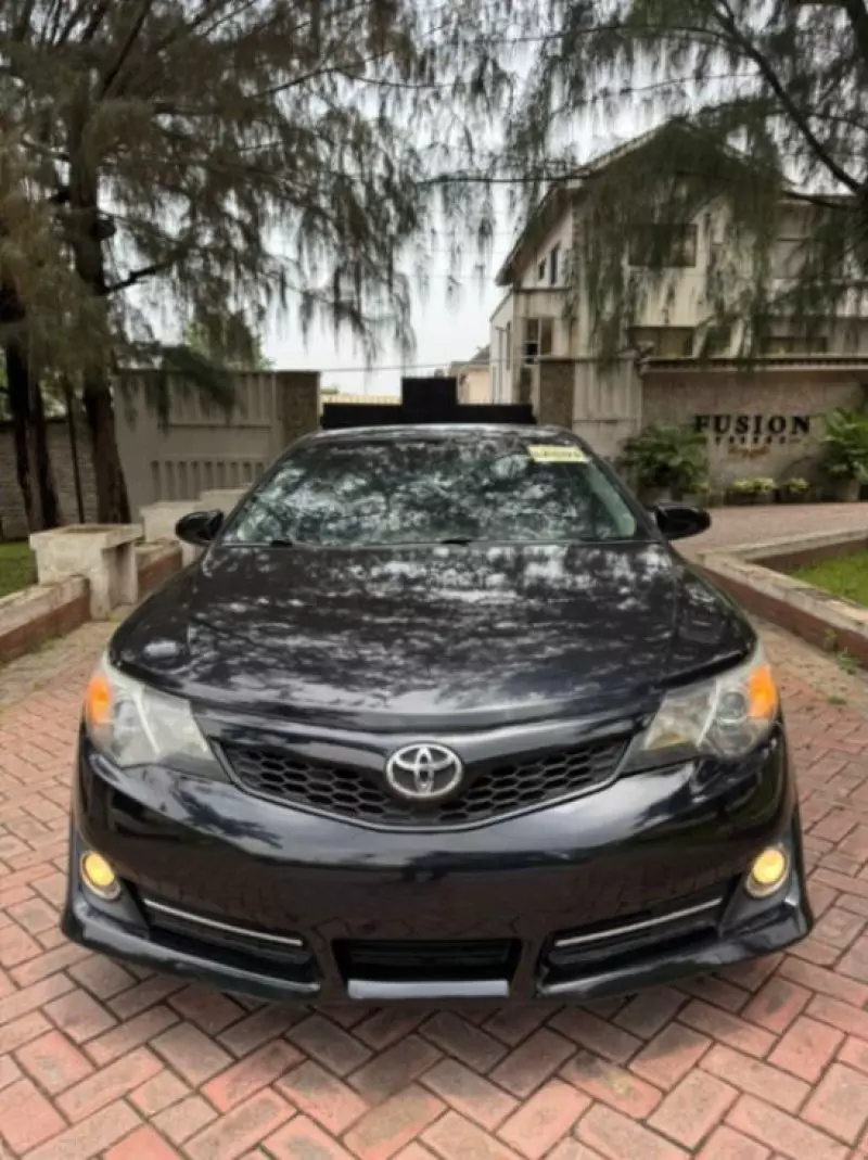 Toyota Camry   - 2012