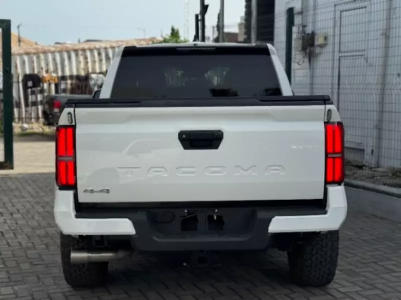 Toyota Tacoma   - 2024