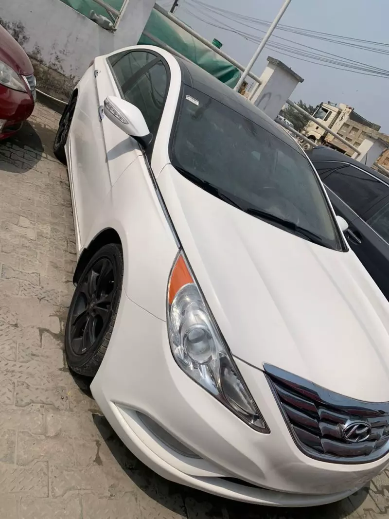 Hyundai Sonata   - 2013