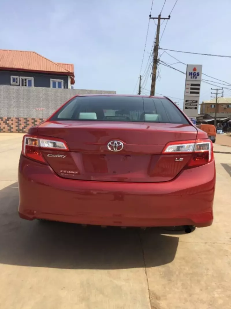 Toyota Camry   - 2012