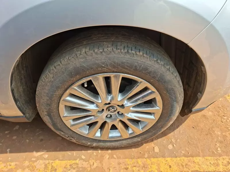 Toyota Harrier   - 2017