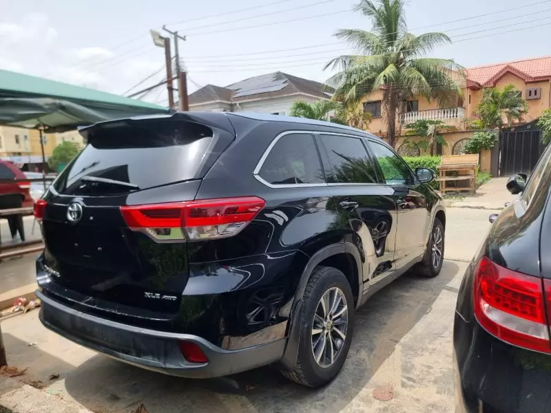 Toyota Highlander   - 2017