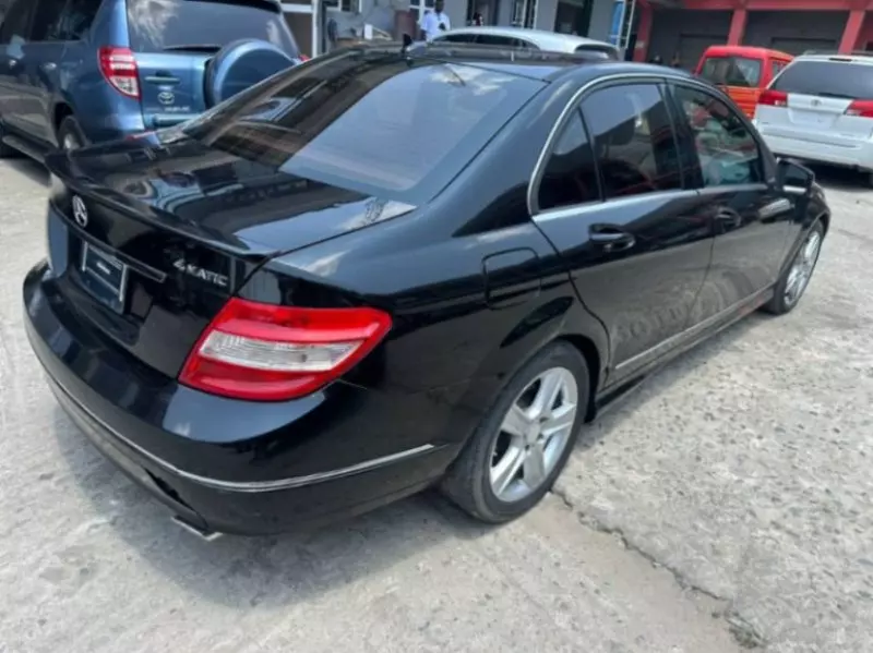 Mercedes-Benz C-Class   - 2010