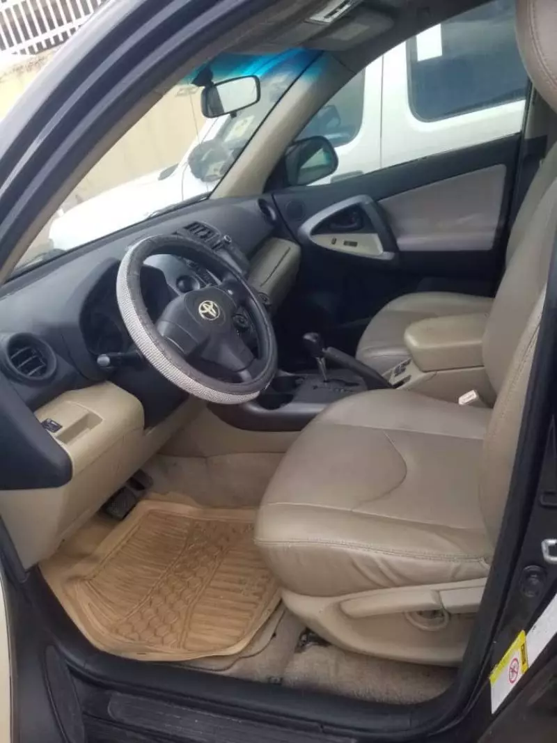 Toyota RAV 4   - 2010