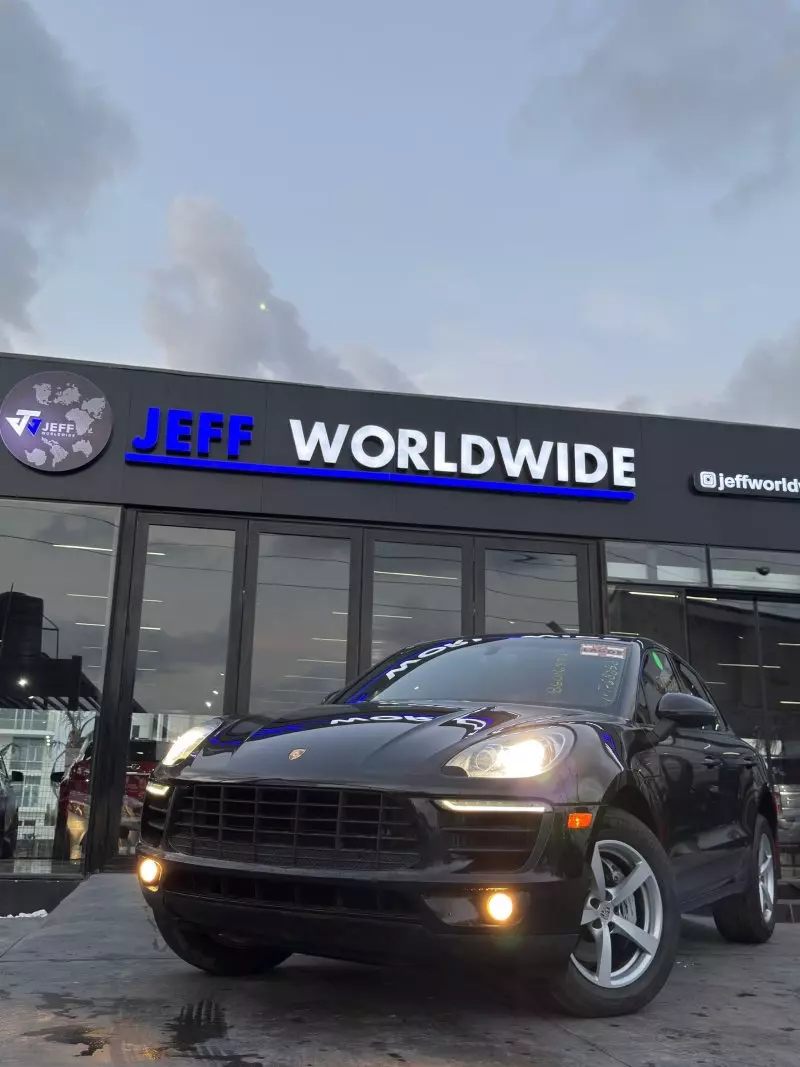 PORSCHE Macan   - 2016