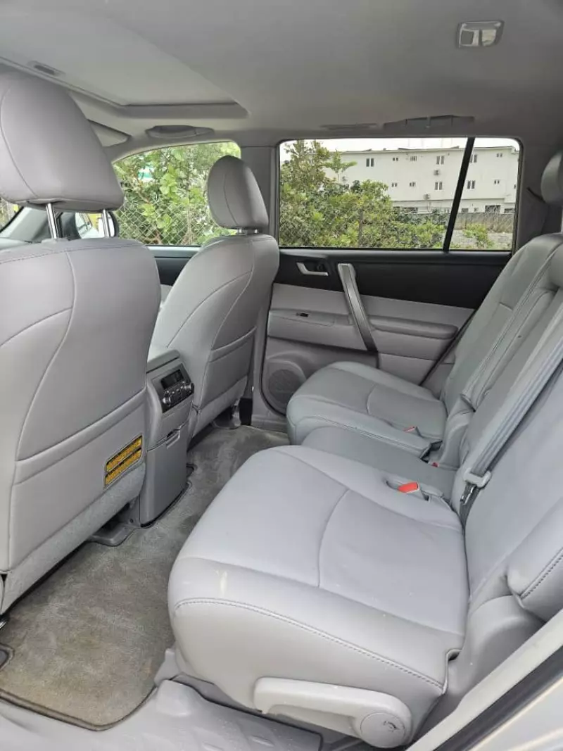 Toyota Highlander   - 2010