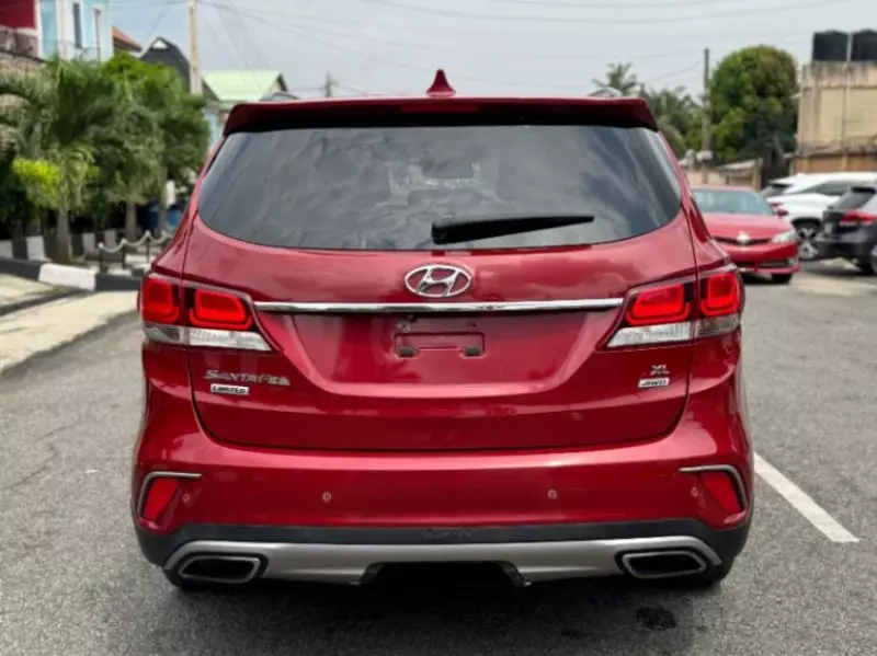 Hyundai Santa Fe   - 2017