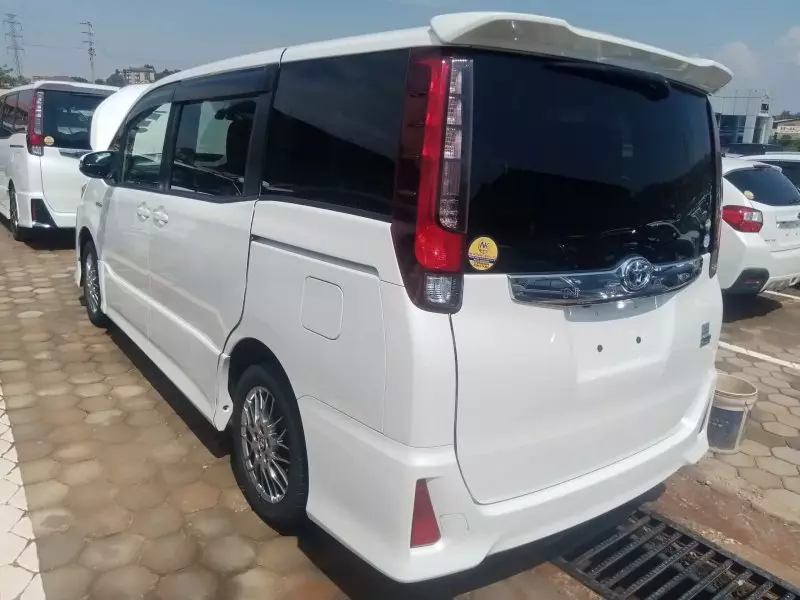 Toyota Noah Hybrid