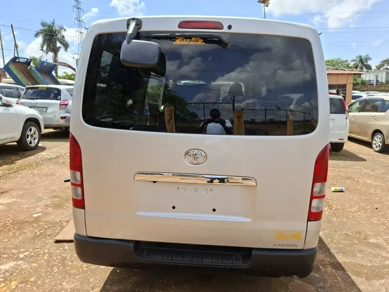 Toyota Hiace   - 2013