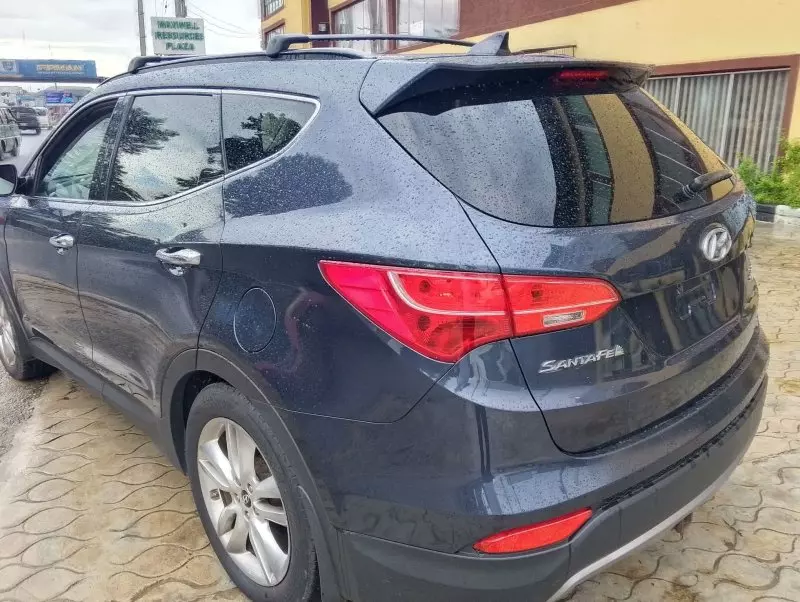 Hyundai Santa Fe   - 2013