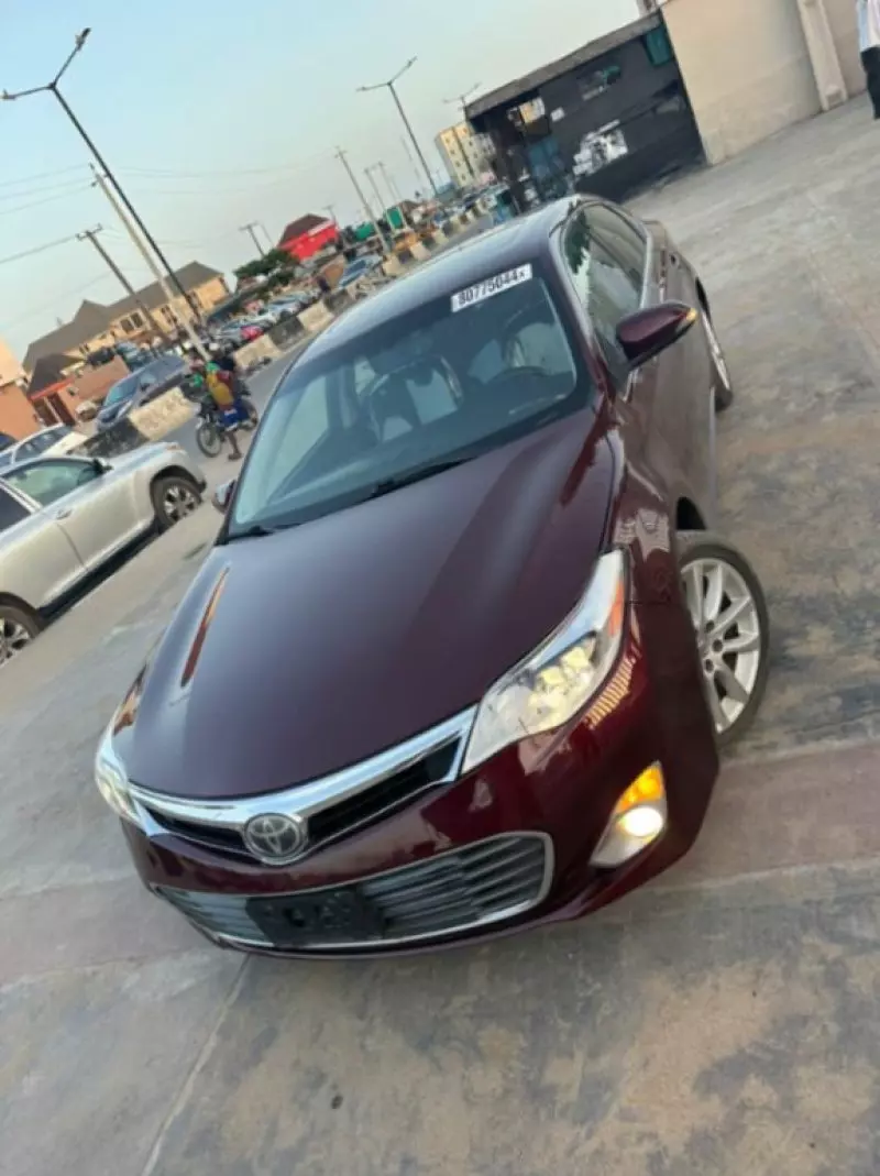 Toyota Avalon   - 2014