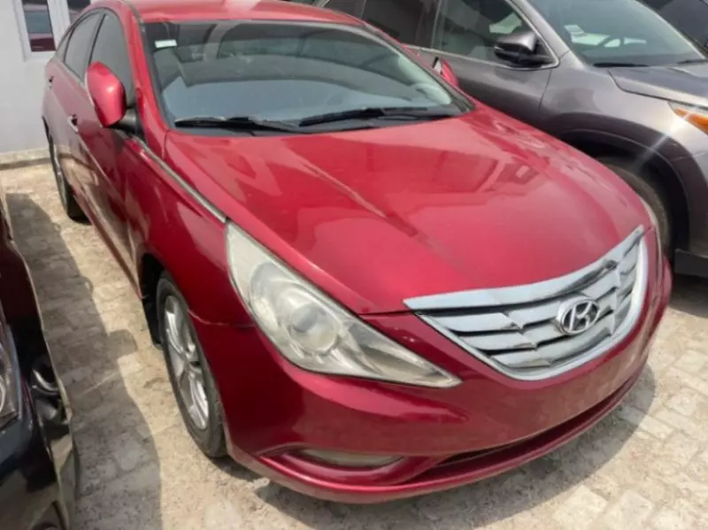 Hyundai Sonata   - 2011
