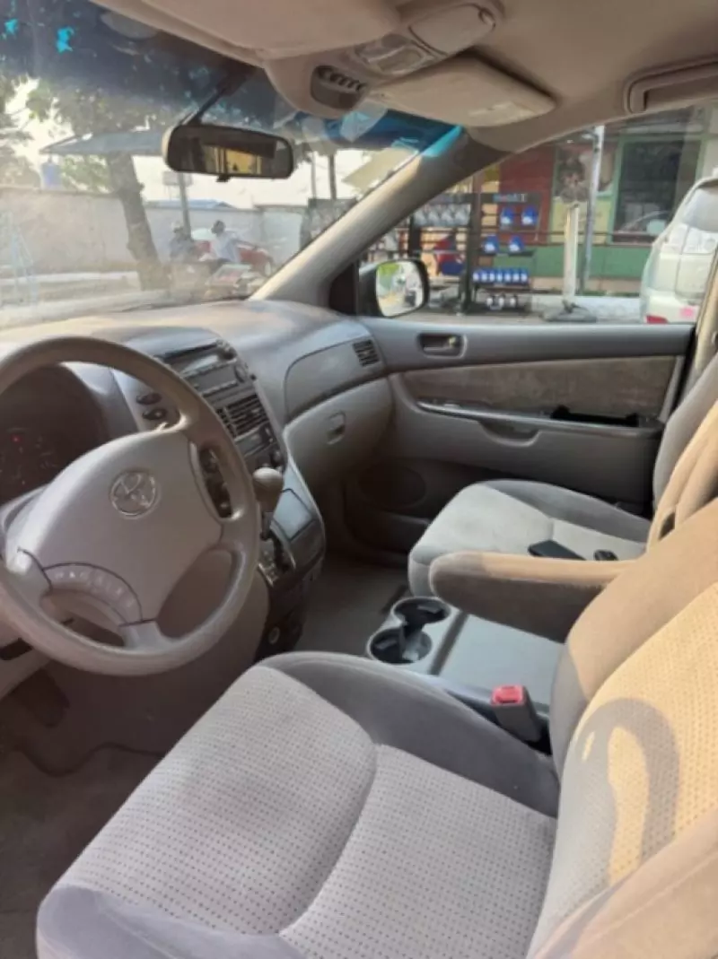 Toyota Sienna   - 2009