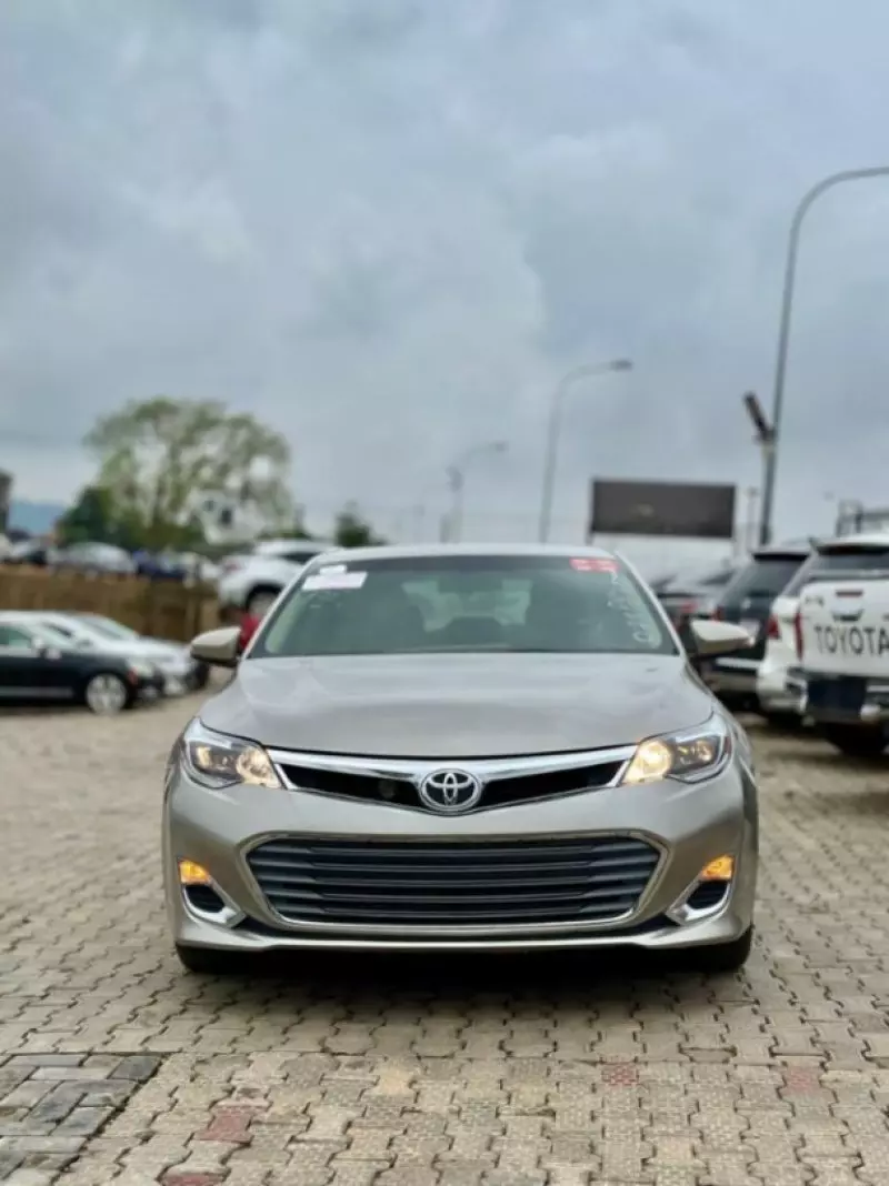 Toyota Avalon   - 2014