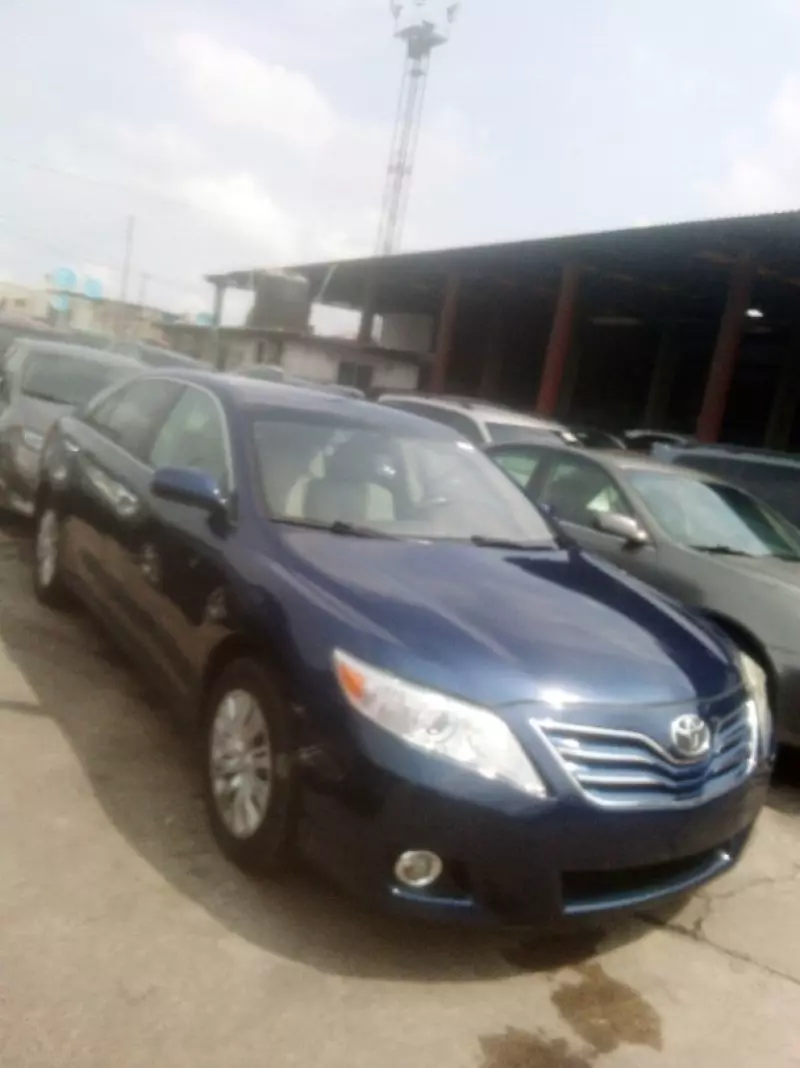 Toyota Camry   - 2011