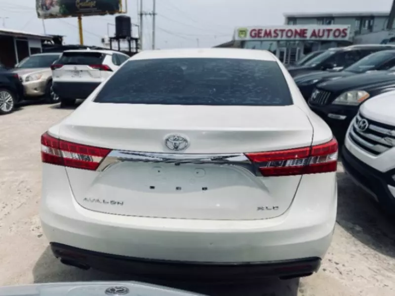 Toyota Avalon   - 2014
