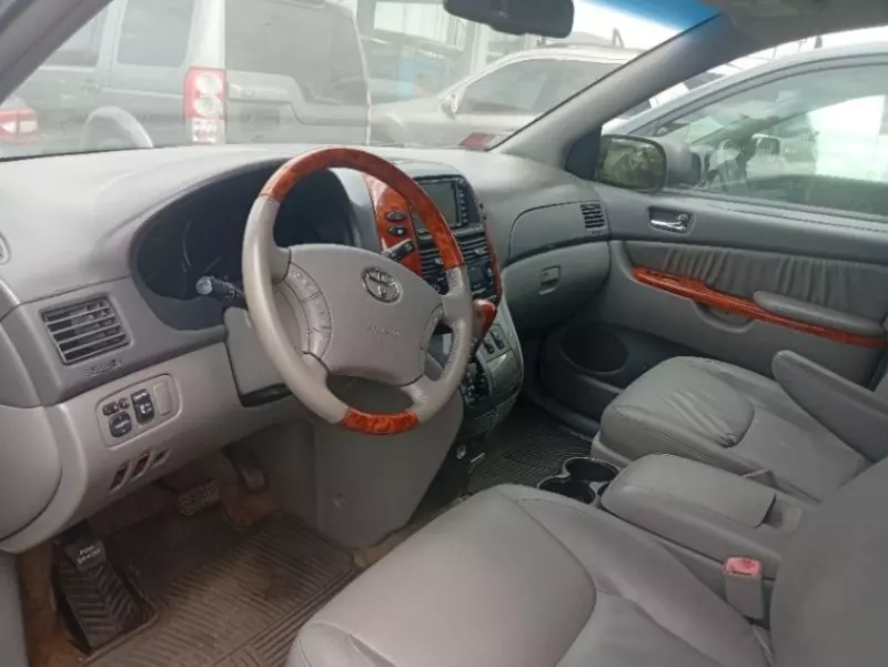 Toyota Sienna - 2010