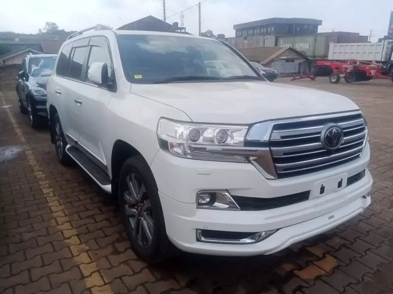 Toyota Landcruiser  V8   - 2017