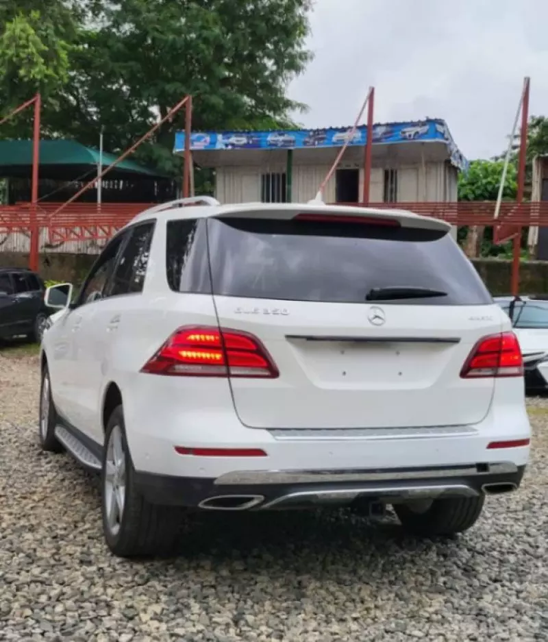 Mercedes-Benz GLE 300   - 2017