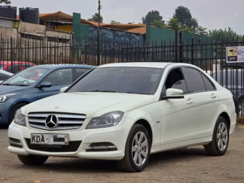 Mercedes-Benz C200   - 2013