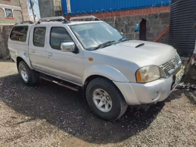 Nissan NP 300   - 2005
