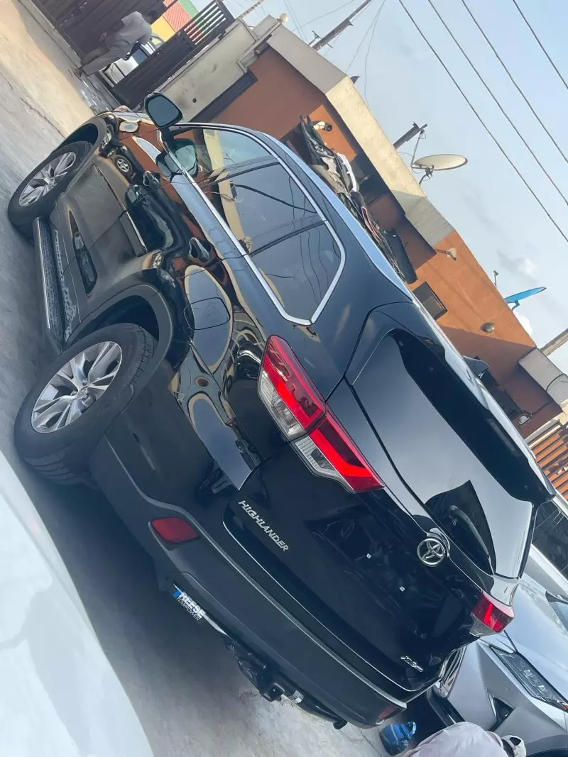 Toyota Highlander   - 2015