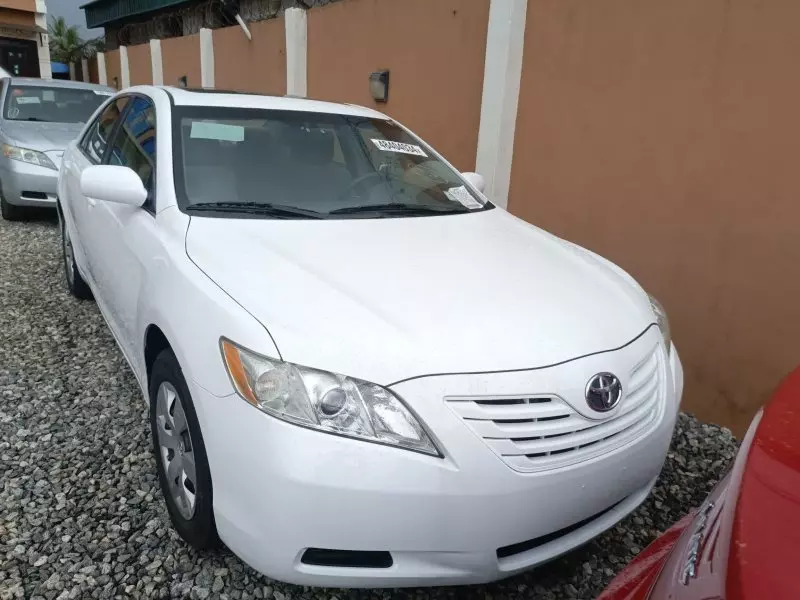 Toyota Camry   - 2009